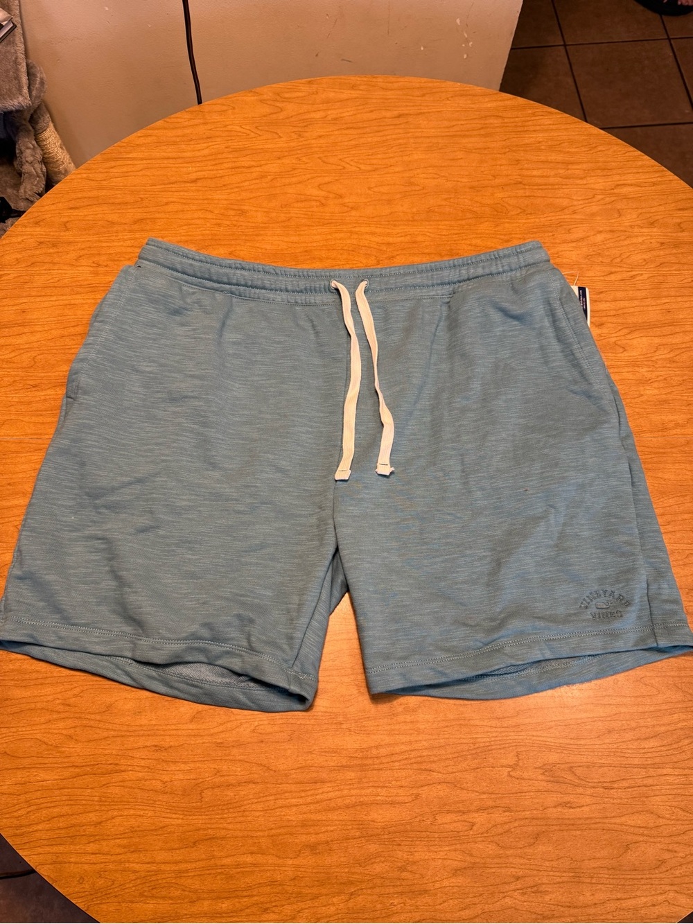 Vineyard Vines Short
